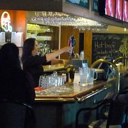 Hay River Ptarmigan Inn מראה חיצוני תמונה