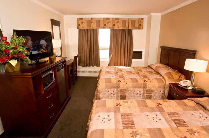 Hay River Ptarmigan Inn מראה חיצוני תמונה