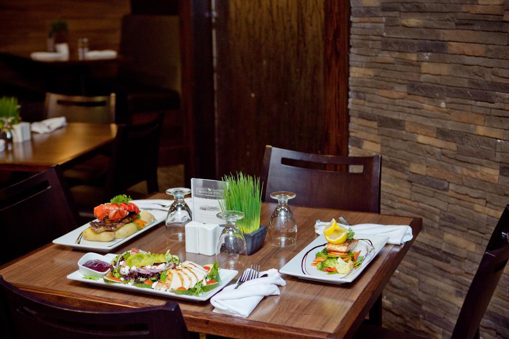 Hay River Ptarmigan Inn מראה חיצוני תמונה