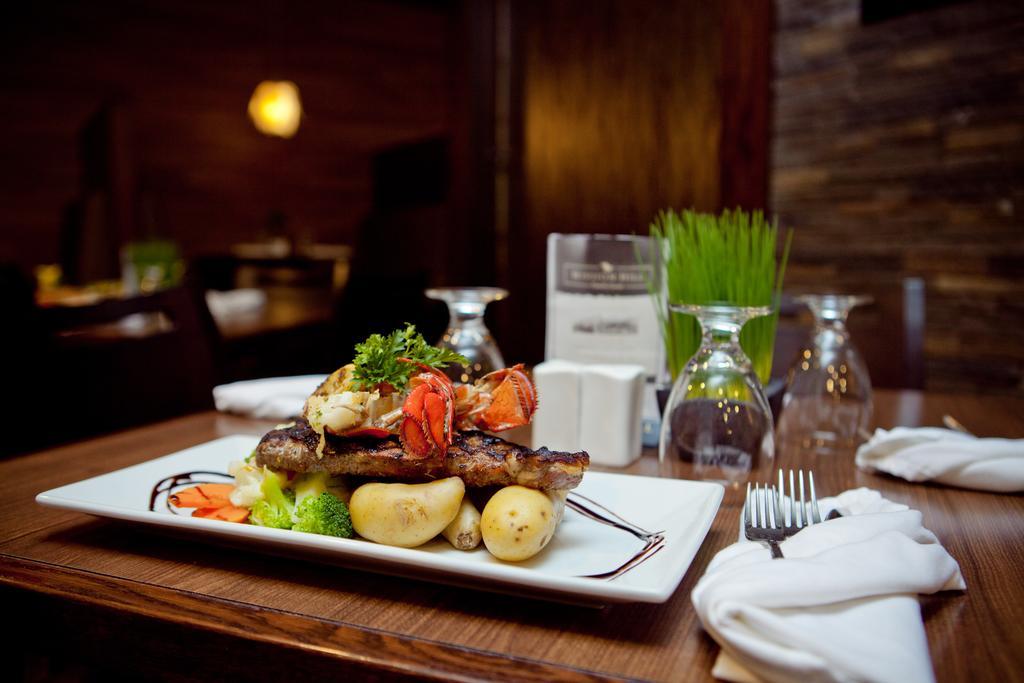 Hay River Ptarmigan Inn מראה חיצוני תמונה
