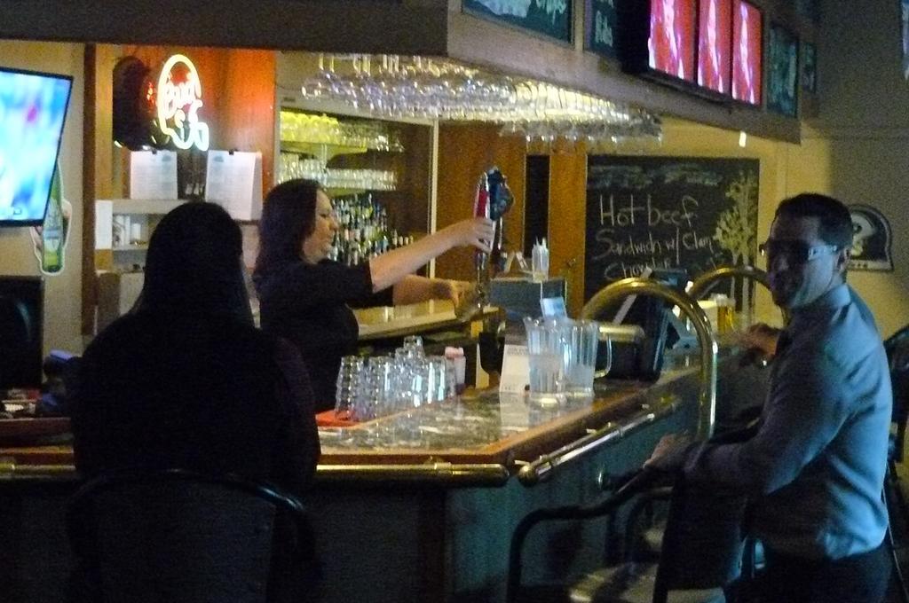 Hay River Ptarmigan Inn מראה חיצוני תמונה