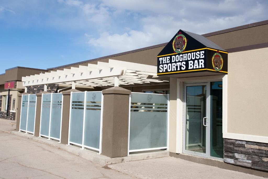 Hay River Ptarmigan Inn מראה חיצוני תמונה
